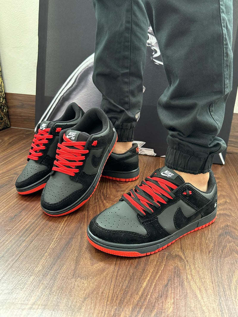 Tênis Nike DUNK Low Black Pigeon