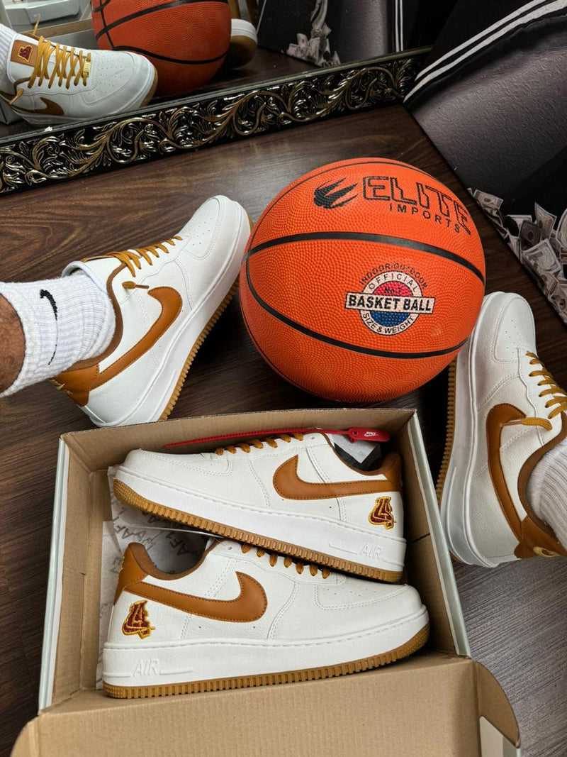 Tênis AIR force 1- LAKERS