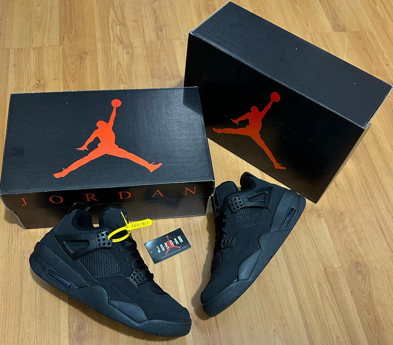TÊNIS NIKE JORDAN 4 RETRÔ