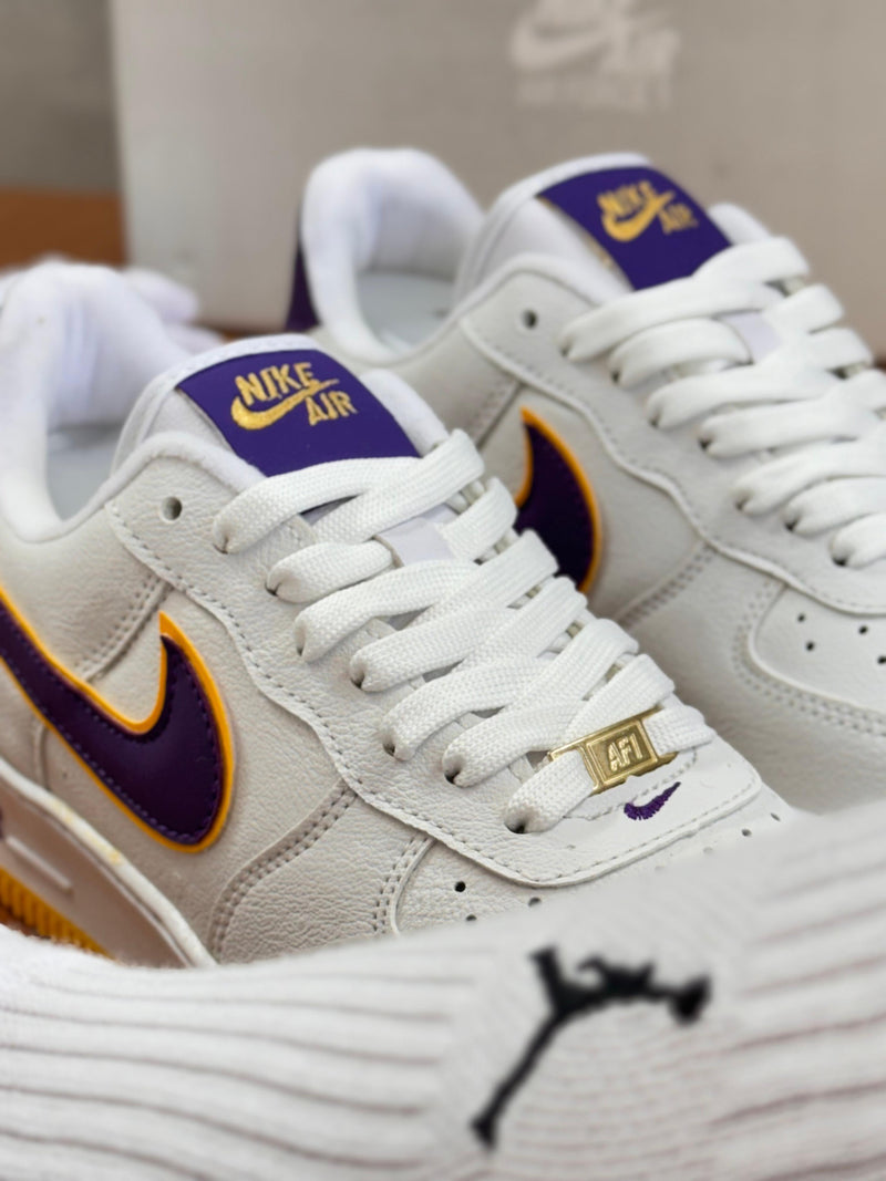 TÊNIS AIR FORCE 1 LAKERS UVA -