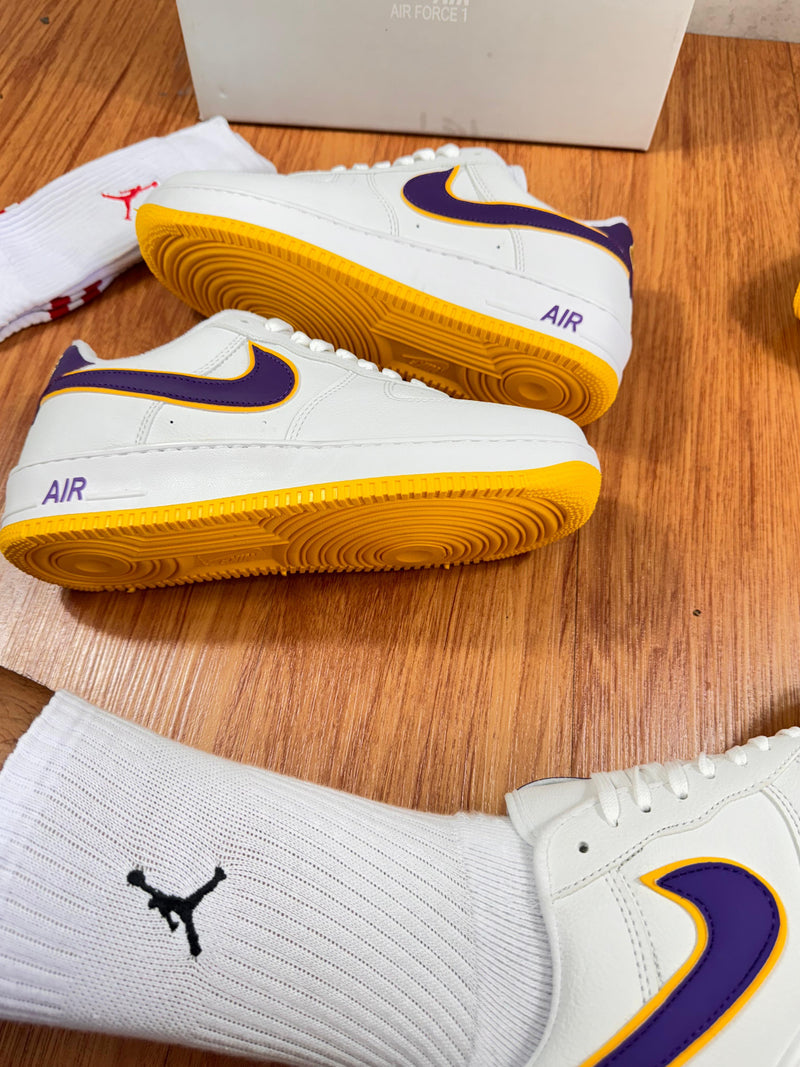 TÊNIS AIR FORCE 1 LAKERS UVA -