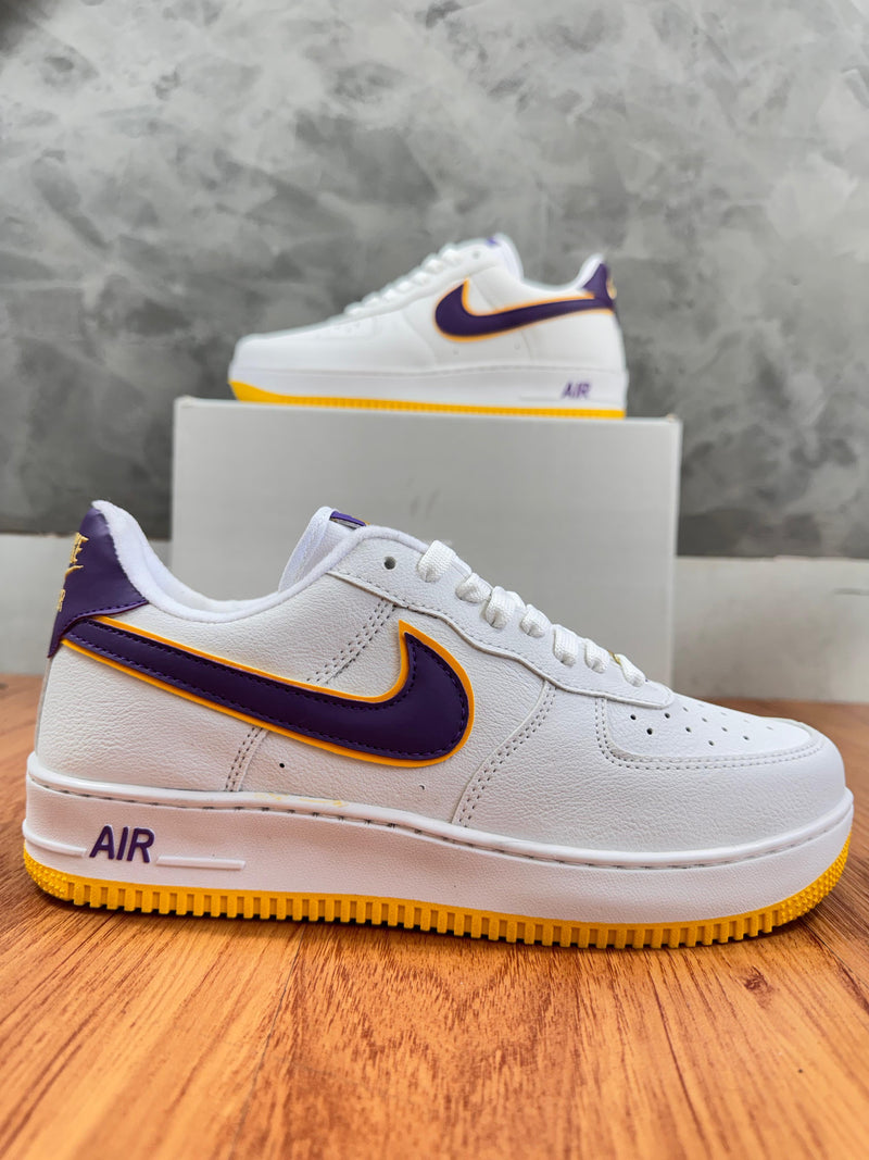 TÊNIS AIR FORCE 1 LAKERS UVA -